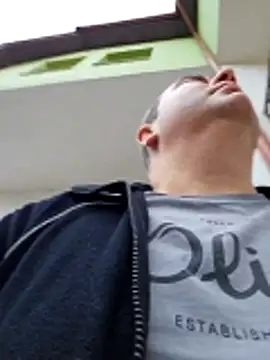 Andrew1900529のライブXXXチャット