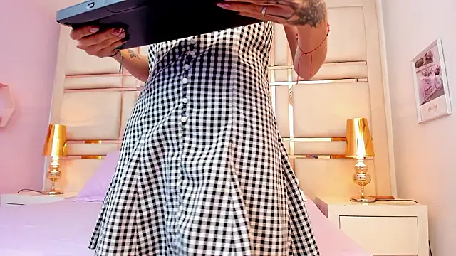 دردشة SalomeSaez الجنسية المباشرة