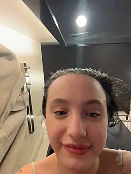 دردشة MiaTee الجنسية المباشرة