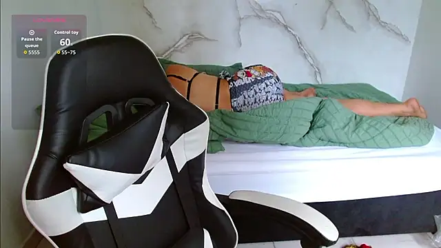 Show de madys_hot88 na webcam