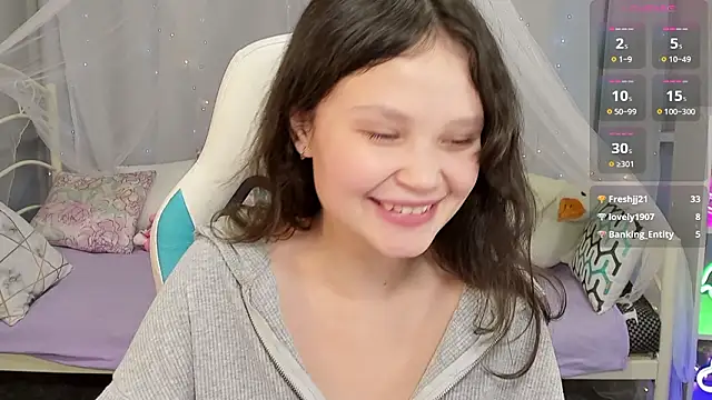 EmilyChavesのライブXXXチャット