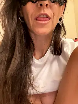 EmySkinny85's Live XXX Chat