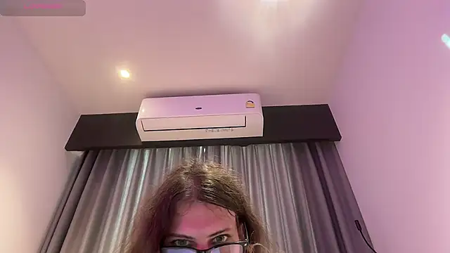 AlicePinkhead élő XXX-chatje