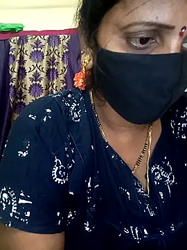 Mee_harini-telugupilla: διαδικτυακό σόου στην κάμερα