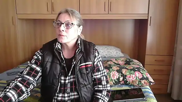 pussy_boom4u 即時 XXX 聊天