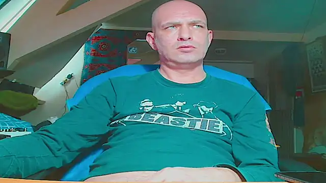 maxhard77 Adlı Modelin Canlı XXX Sohbeti