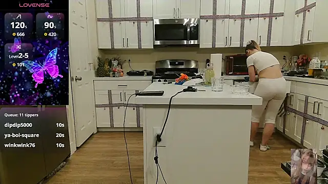 Blondiewithanass Adlı Modelin Canlı XXX Sohbeti