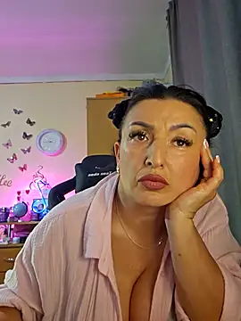 Hotangel75 即時 XXX 聊天