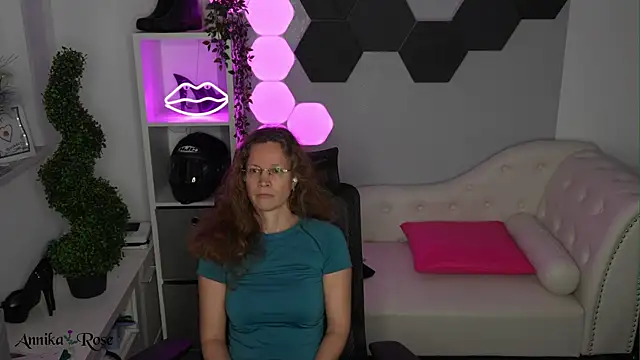 AnnikaRose Chat XXX in diretta