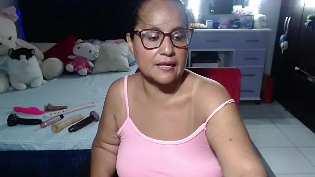 pervert_mommy_ Show in webcam