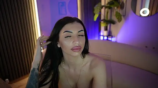 XXX chat uživo modela KaylaLuxx_