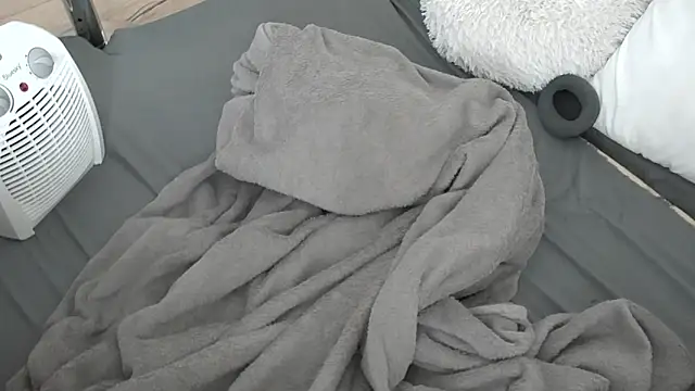 CeriseLapineのライブXXXチャット