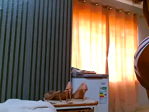 ROYALASS25のライブXXXチャット