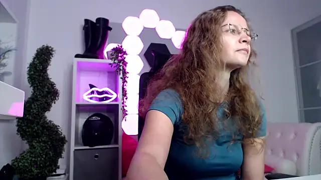 AnnikaRose Adlı Modelin Canlı XXX Sohbeti