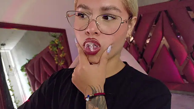 Haelycute Live XXX-Chat