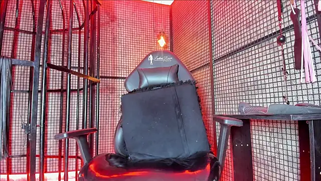 NAILAHARD Chat XXX in diretta