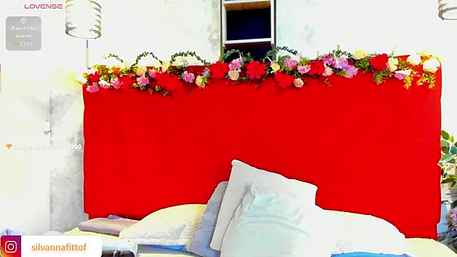 SilvannaFit live XXX chat