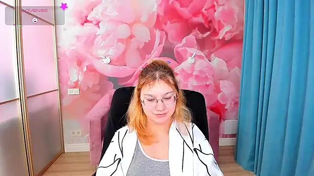 AngelinaLow Chat XXX in diretta