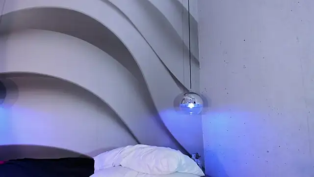 YaraShine's Live XXX Chat