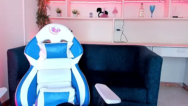 Samantha_Martiness Adlı Modelin Canlı XXX Sohbeti