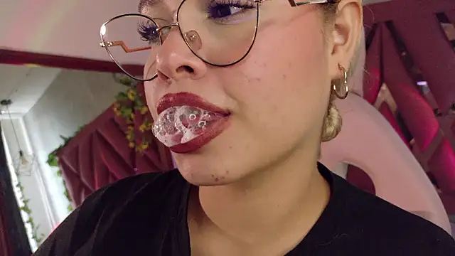 Haelycute Chat XXX in diretta