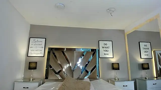 Chat +18 de cellestehot ao vivo