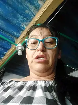 clarita_01: онлайн-секс-чат