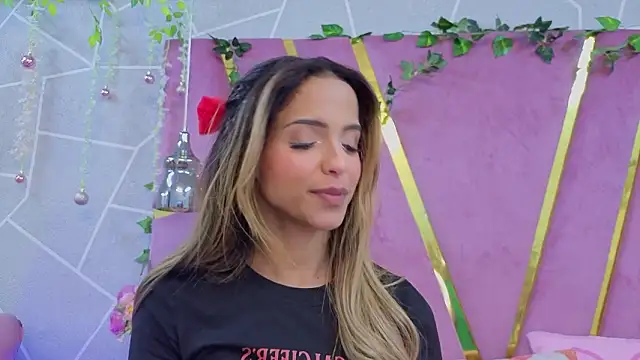 Онлайн чат XXX EmmyCortez