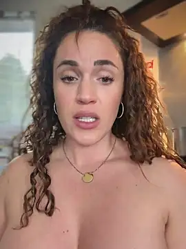 Chatroom XXX en direct de Clarasense__