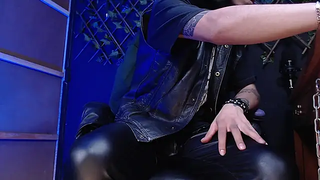 Dicaprioo_ Adlı Modelin Canlı XXX Sohbeti