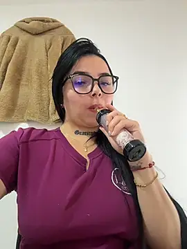 Mia__Bloom élő XXX-chatje