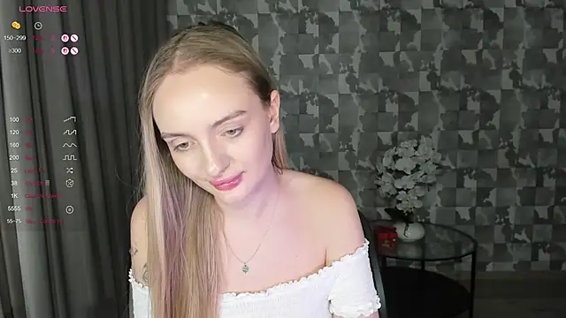 دردشة A_delina الجنسية المباشرة