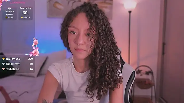 ChloeMoreti Live XXX-chat