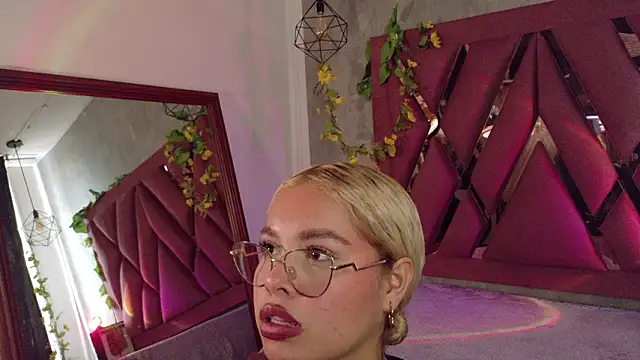 Haelycute Chat XXX live