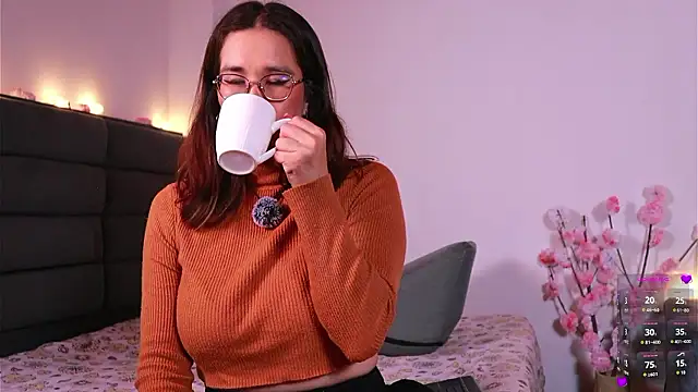 kathieandpovcock1 Live XXX-chat