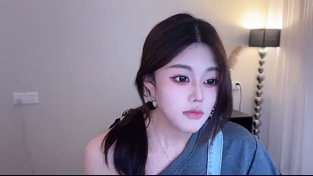 Cure-uuuuuuuu Adlı Modelin Canlı XXX Sohbeti