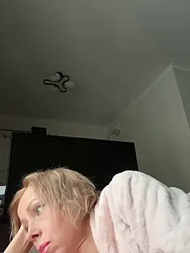 LuxuryNika live XXX chat