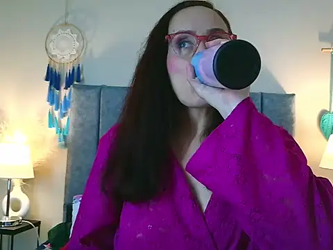 IberianMoonMK Webcam show