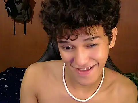 Chat XXX en directo de hugekenbigcock