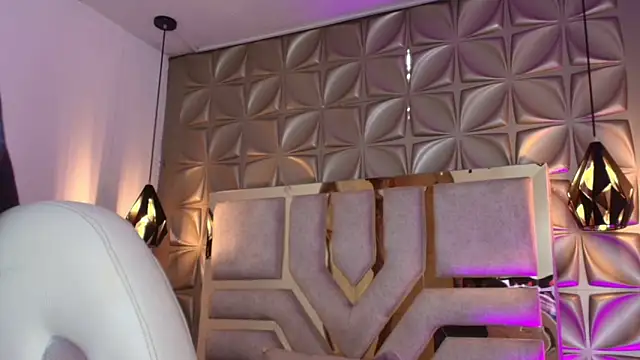 Queen_perla_ Chat XXX in diretta