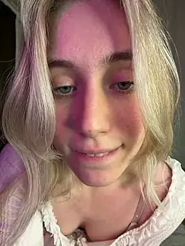 LovelyMiu webcam show