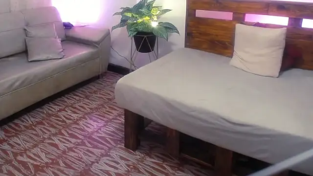 Yeseniaa25_: онлайн-секс-чат