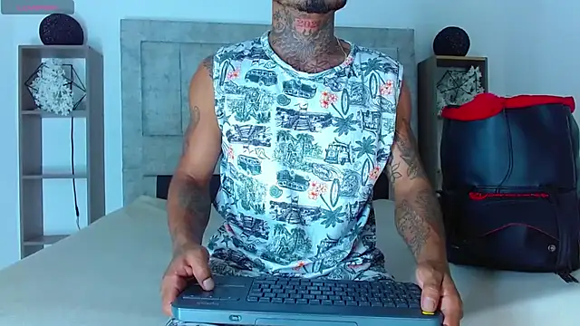 Hot_Latino_x 即時 XXX 聊天