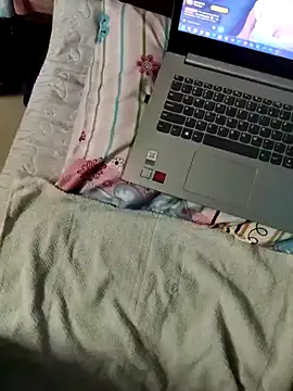 Thebig_D: διαδικτυακό σόου στην κάμερα