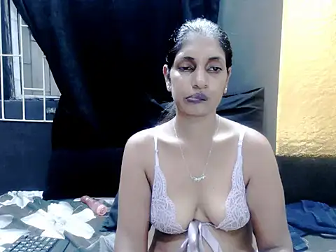 indianhoney69 网络视讯表演