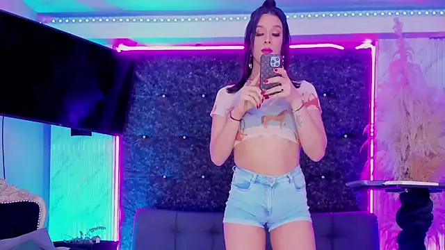 Queens_Wonders_Blonders Adlı Modelin Canlı XXX Sohbeti