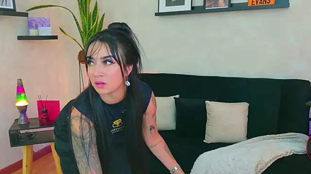 EmmyEvans1's Live XXX Chat