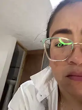 alisbloom's Live XXX Chat