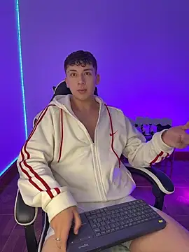 oliver_kyy 即時 XXX 聊天