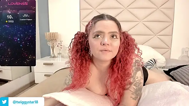 Twwiiggy Chat XXX live